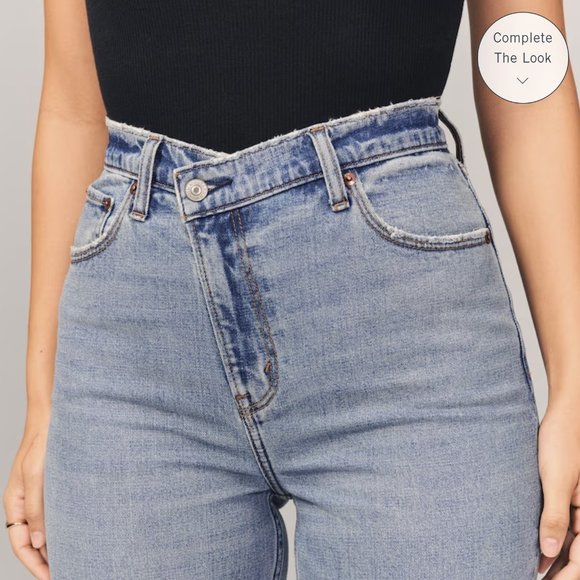 Abercrombie and Fitch Curve Love Ultra High Rise 90s Slim Straight Jean - Picture 4 of 4